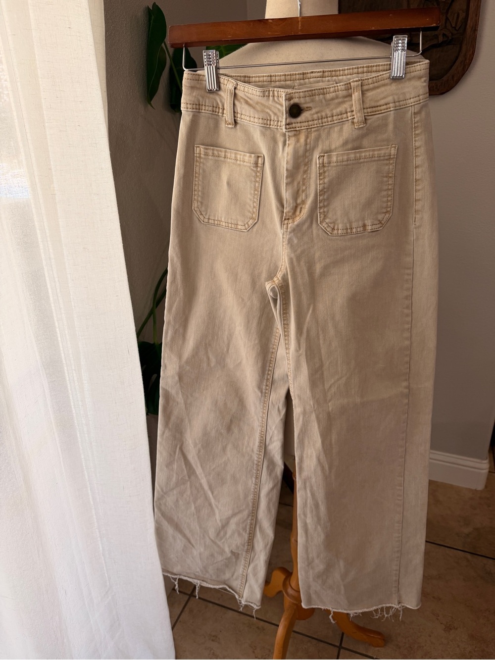 OAT New York Women’s Size 0/25 Cream Wide Leg Jeans Raw Hem